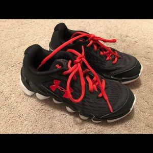Under Armour boys shoes size 1.5